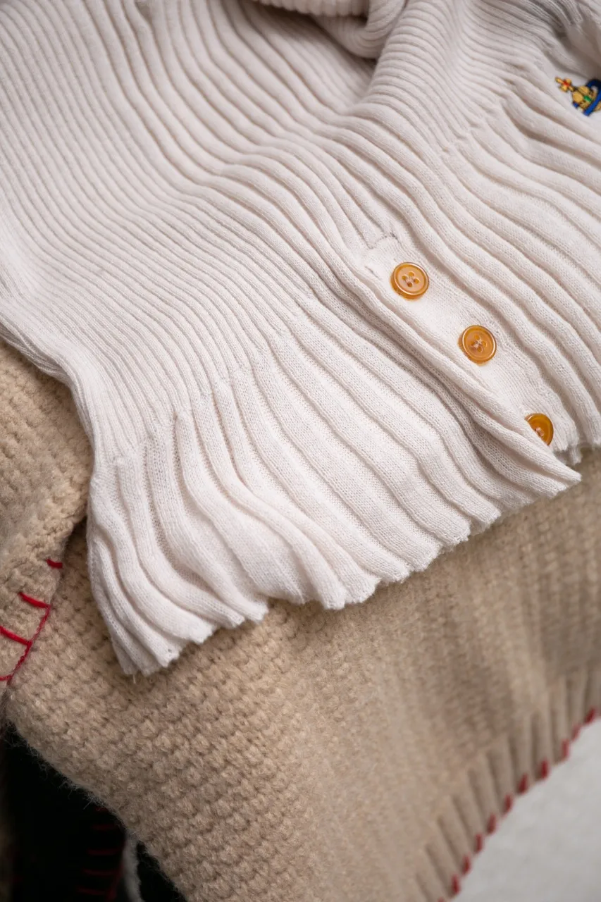 vivienne west wood saturn embroidered round neck buttoned sweater slim fit M L 2 sizes